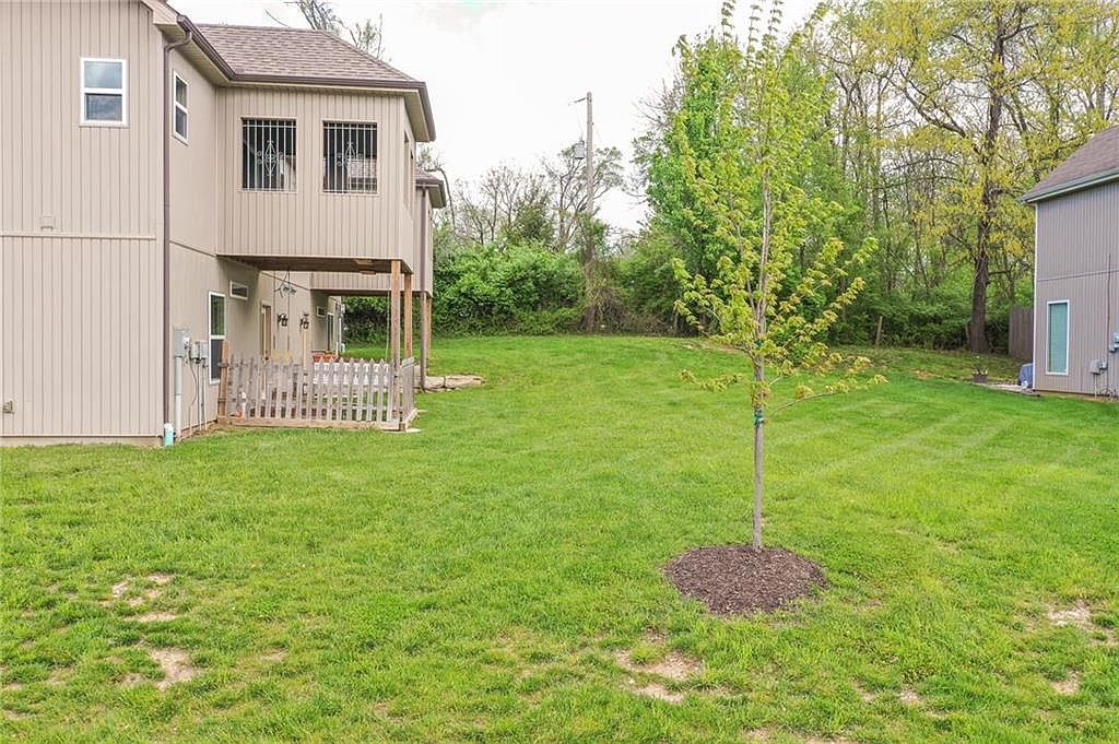 8527 N Highland Avenue — photo 36