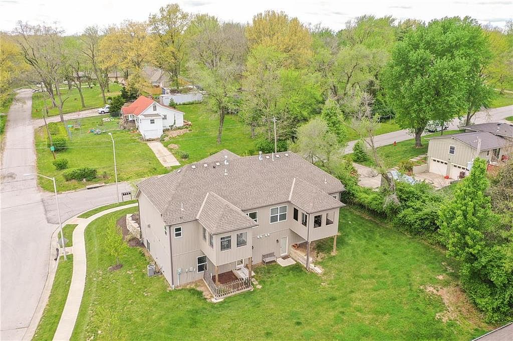 8527 N Highland Avenue — photo 41
