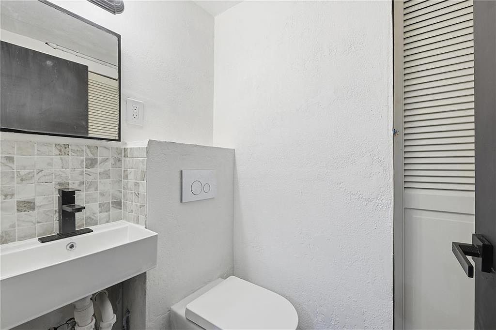 8529 Crescent Avenue — photo 27