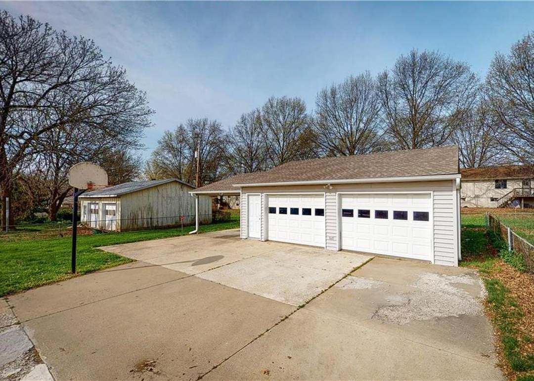 8540 Larsen Street — photo 27