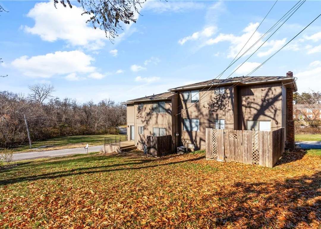 8601 Countryshire Lane — photo 9