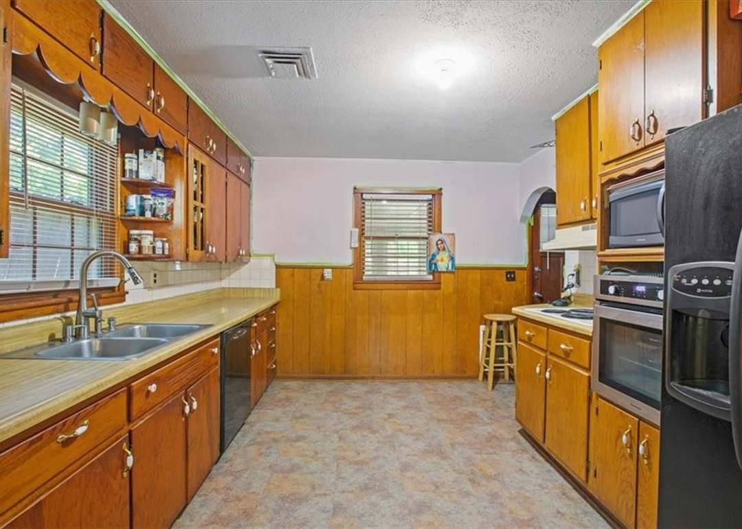 8621 E 32nd Street — photo 16