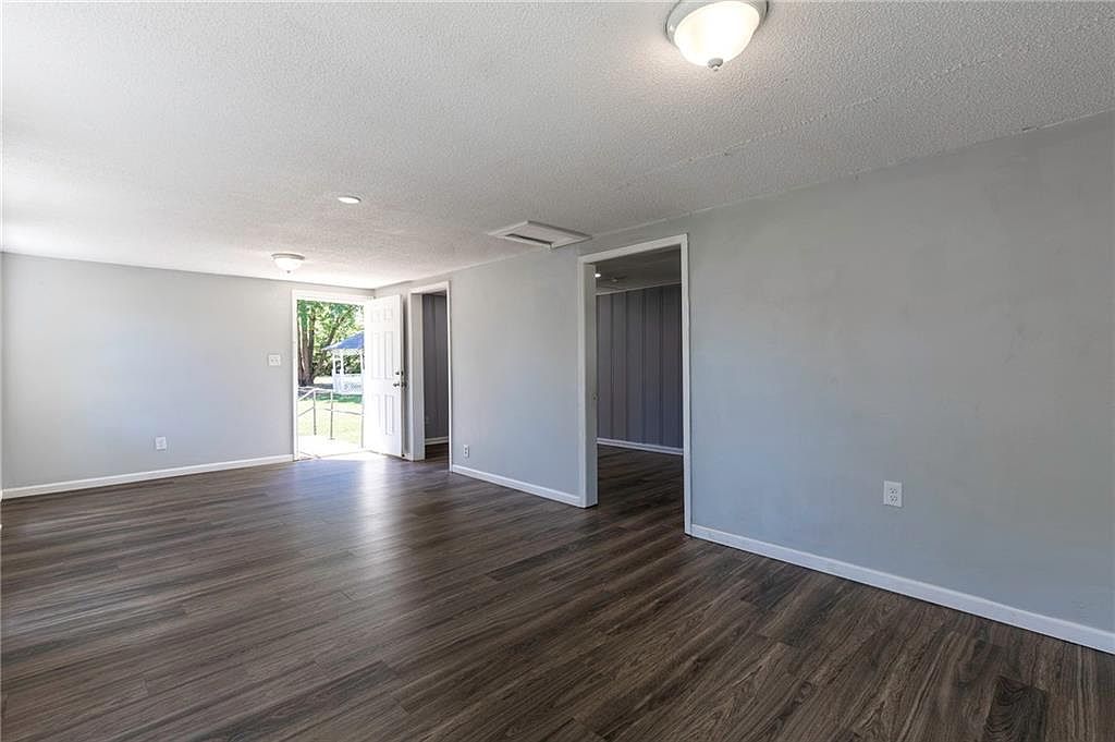 8707 Longview Road — photo 19