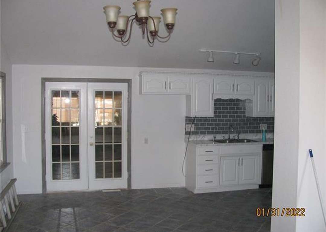 8811 Glenwood Avenue — photo 10