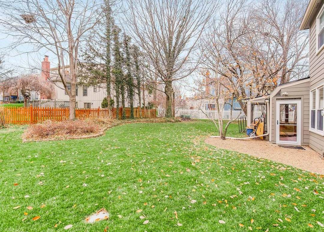 8813 W 116th Street — photo 28