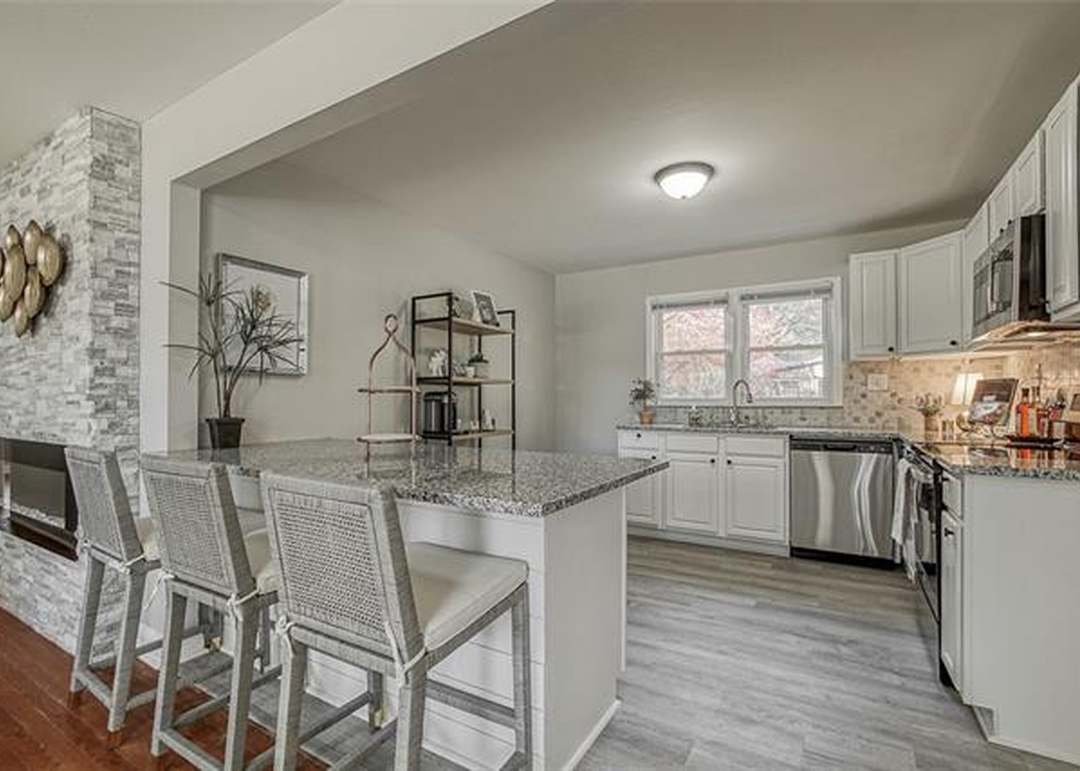 8824 Hemlock Drive — photo 10