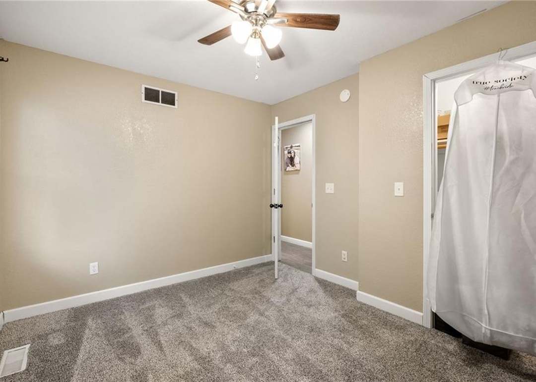 900 Oak Crest Drive — photo 5