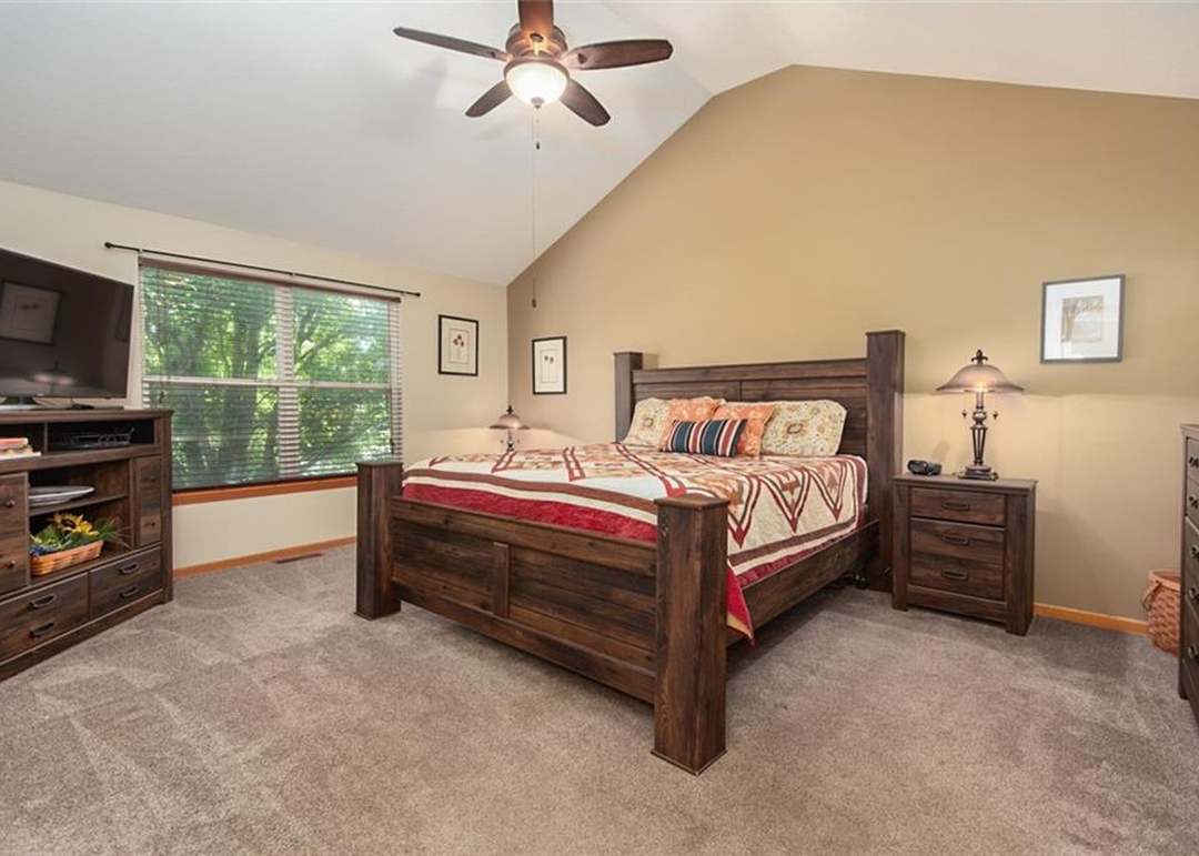 902 N Riverside Court — photo 6