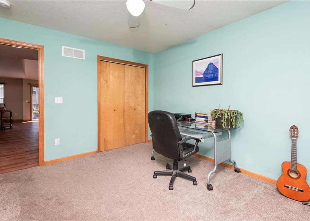 902 N Riverside Court — photo 7