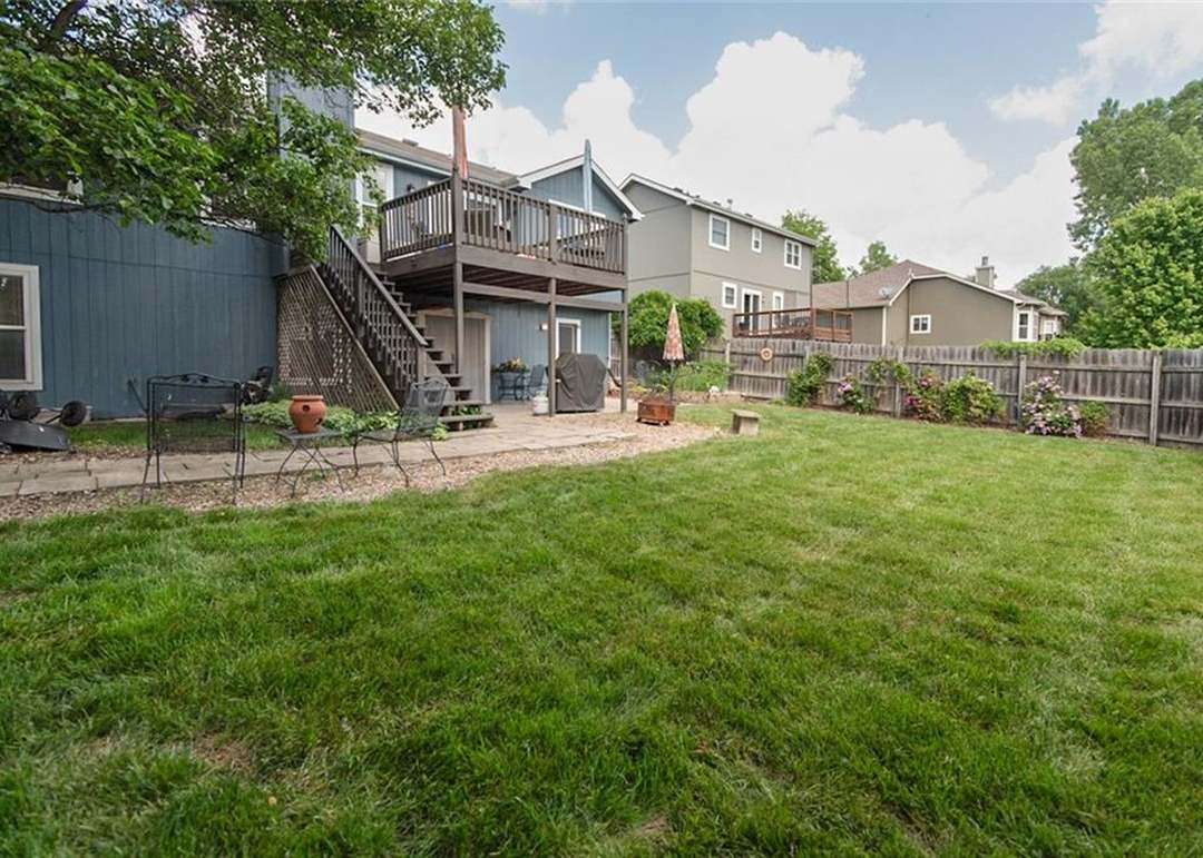 902 N Riverside Court — photo 8