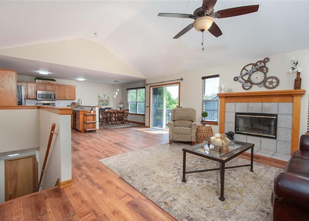 902 N Riverside Court — photo 9