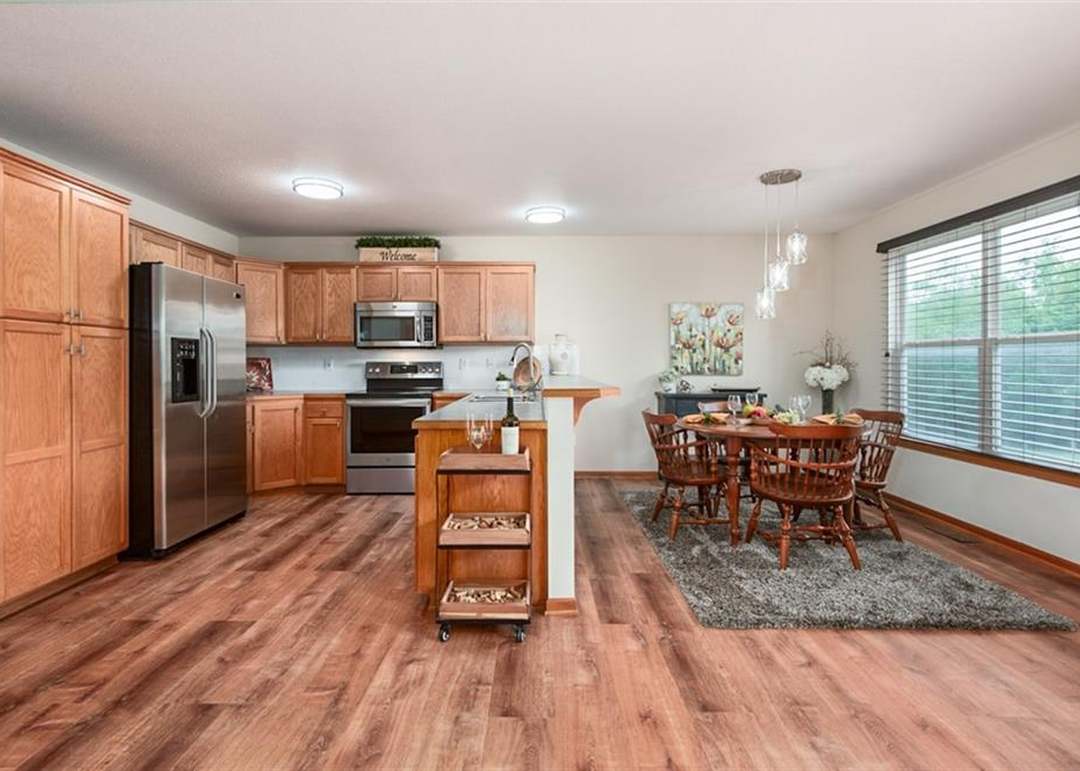 902 N Riverside Court — photo 10