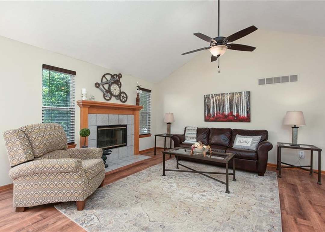 902 N Riverside Court — photo 11
