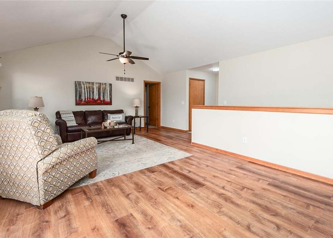 902 N Riverside Court — photo 12