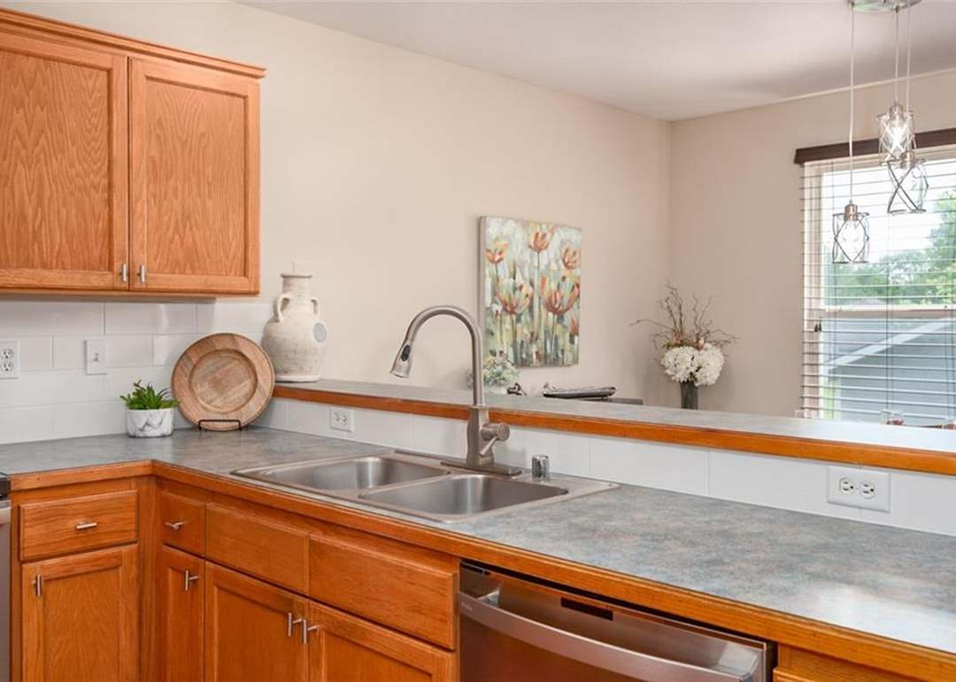 902 N Riverside Court — photo 13