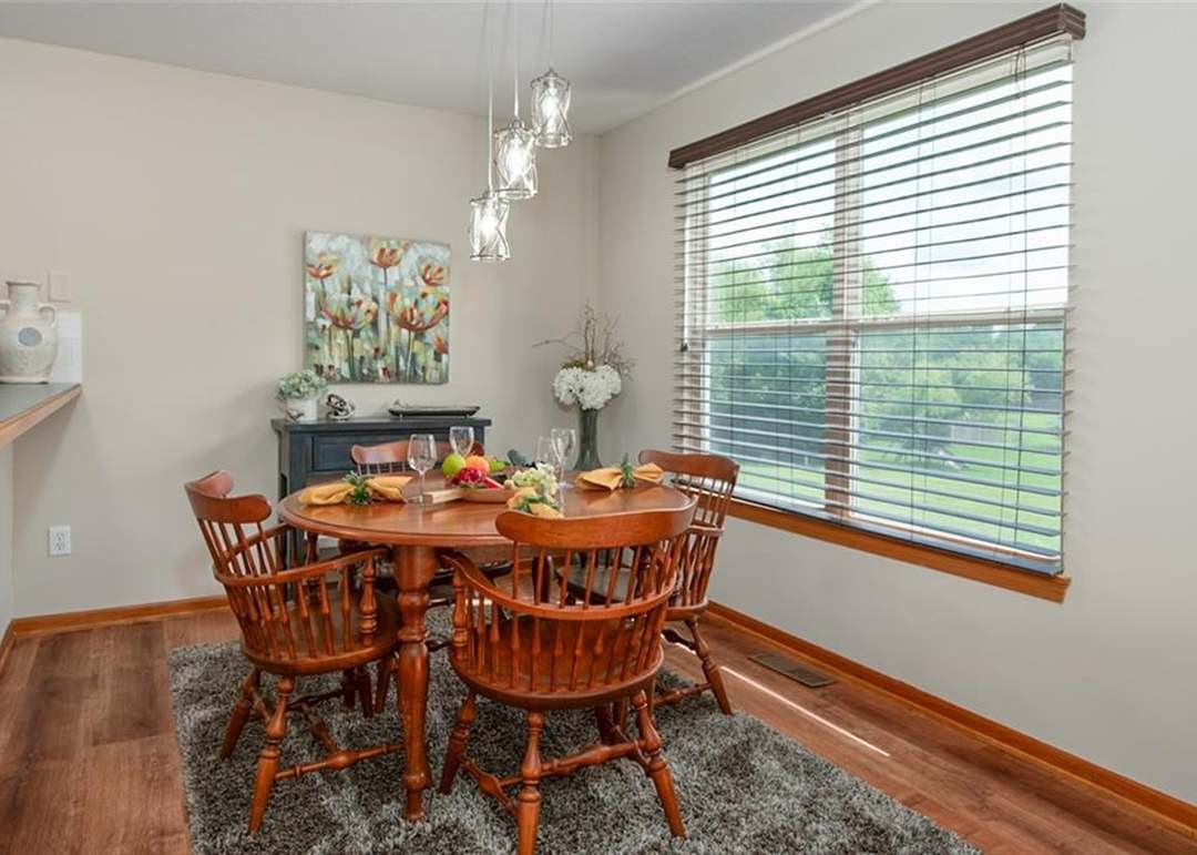902 N Riverside Court — photo 15