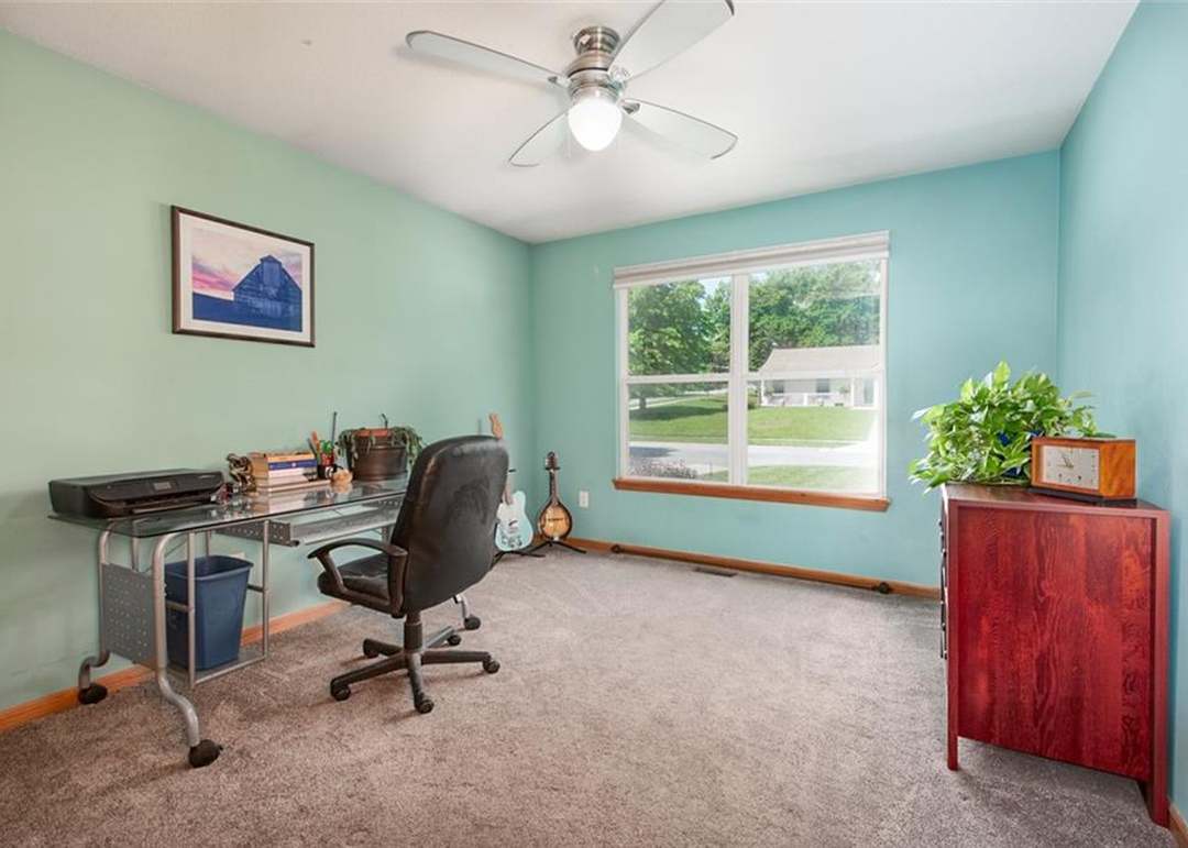 902 N Riverside Court — photo 17