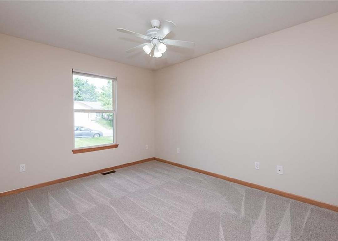 902 N Riverside Court — photo 18