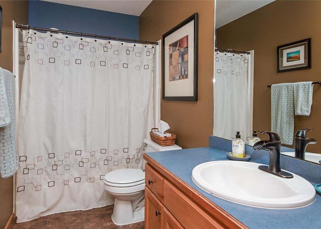 902 N Riverside Court — photo 19
