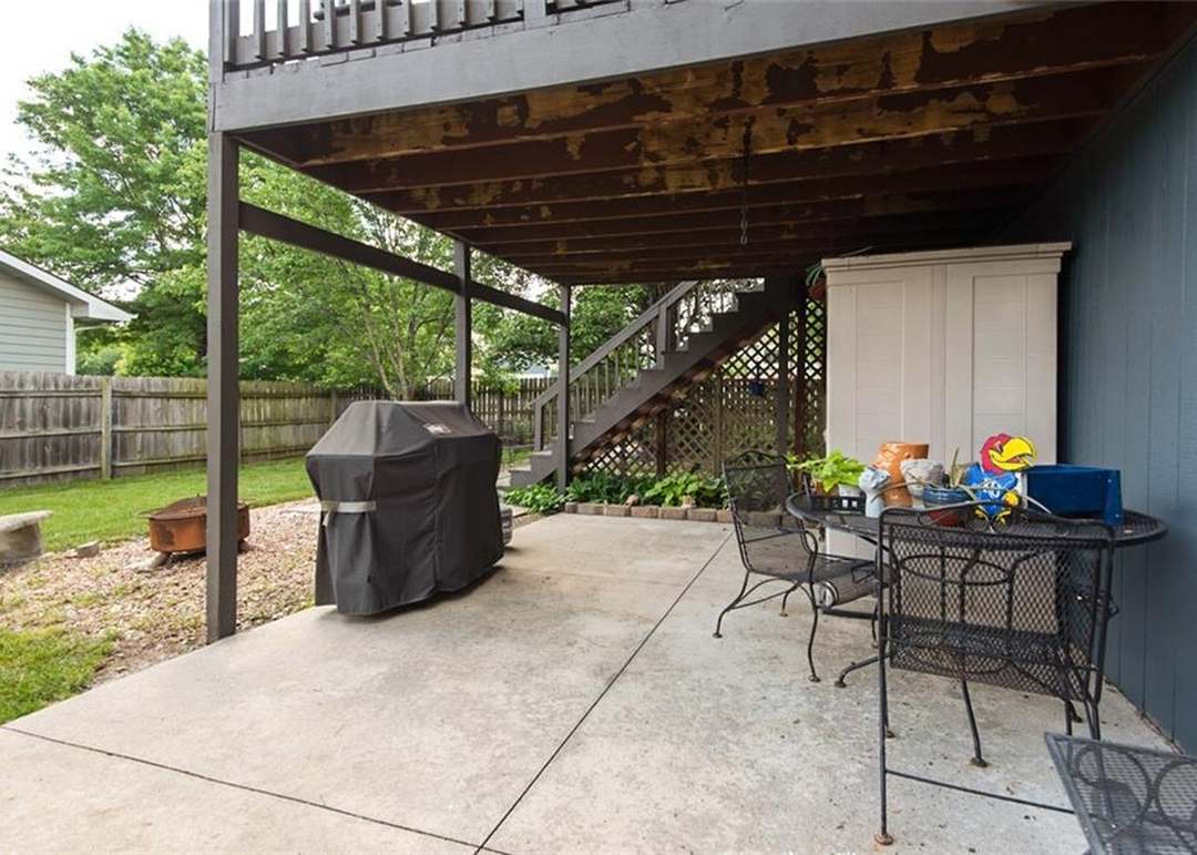 902 N Riverside Court — photo 24