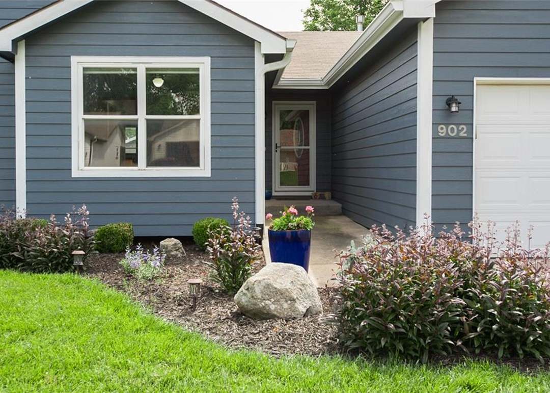 902 N Riverside Court — photo 29