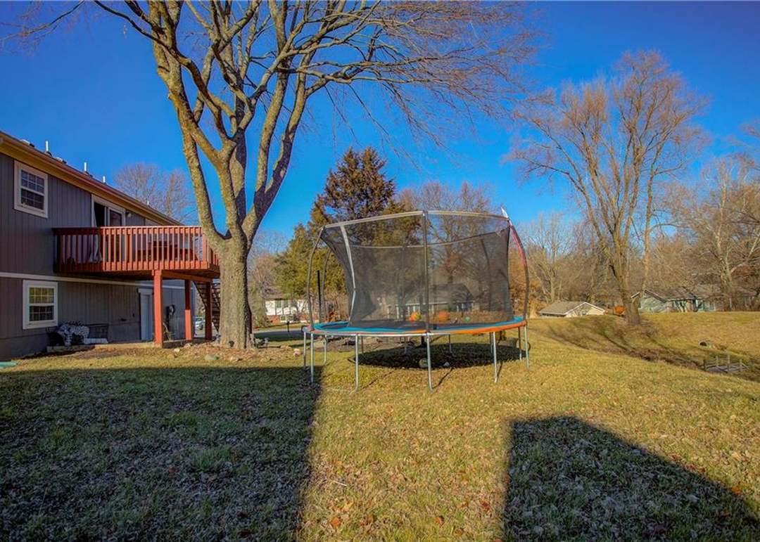 912 Glengera Street — photo 6