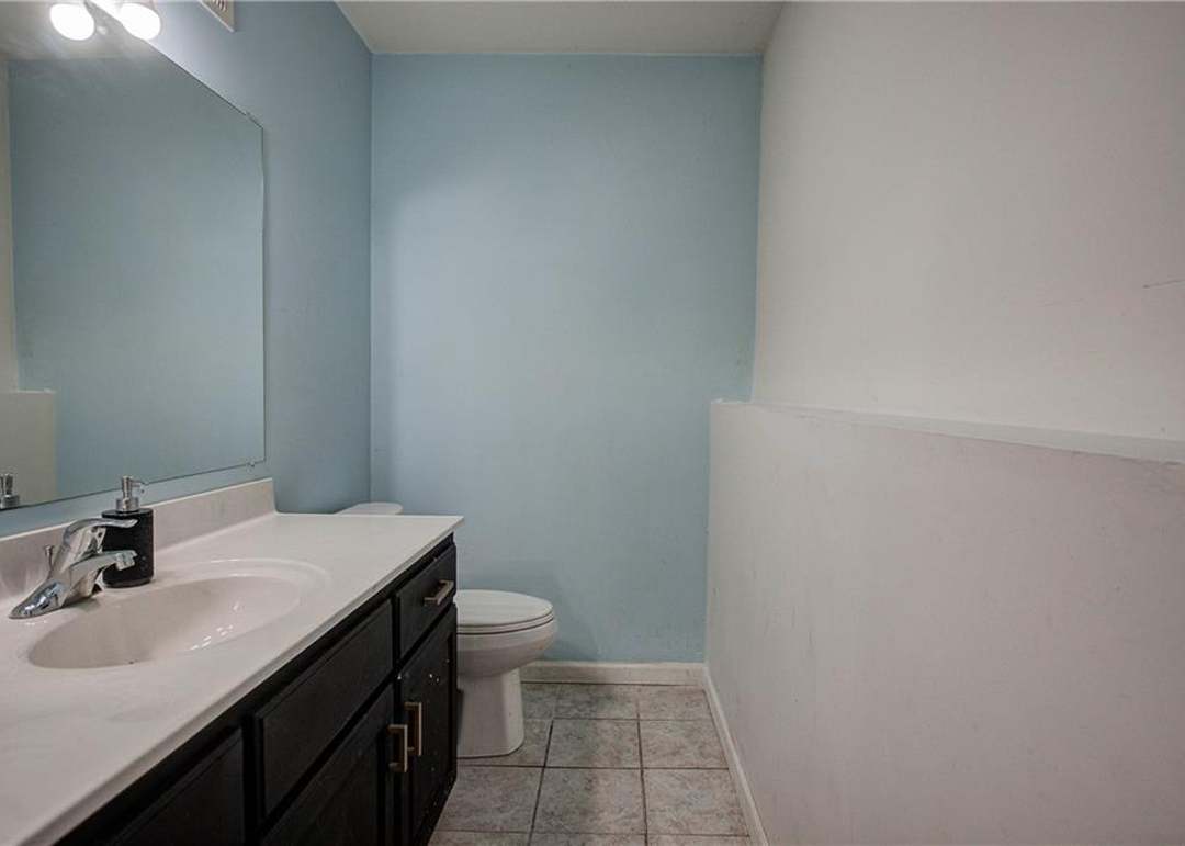 912 Glengera Street — photo 33