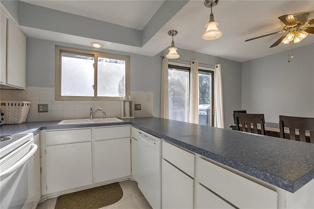 9121 Alden Street — photo 10