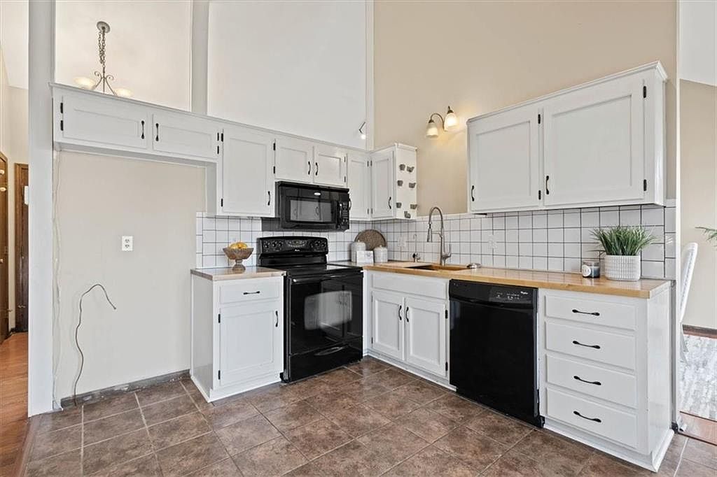 9121 Constance Street — photo 9