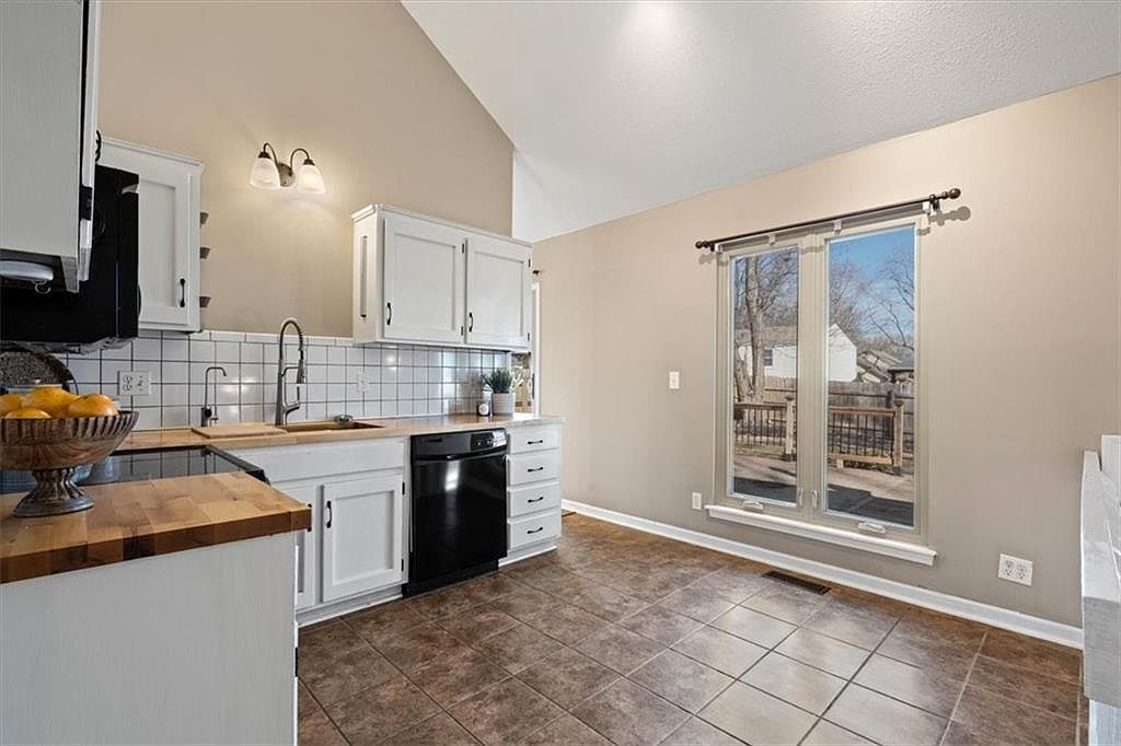 9121 Constance Street — photo 10
