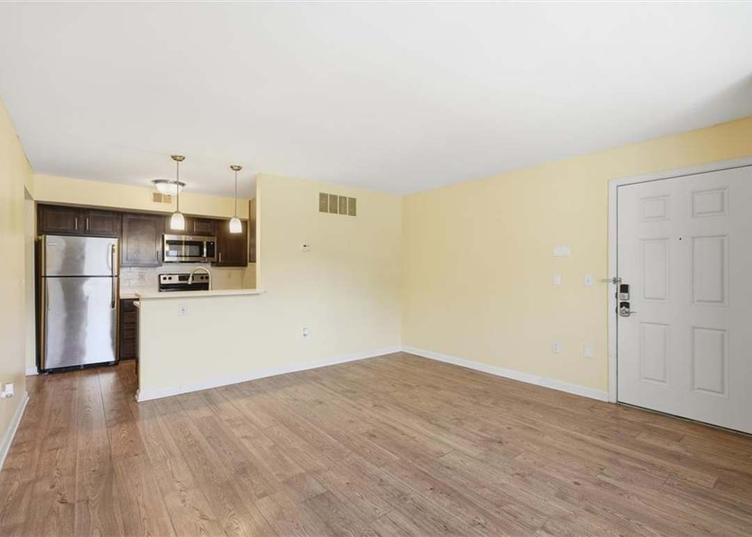 915 Washington Street — photo 6