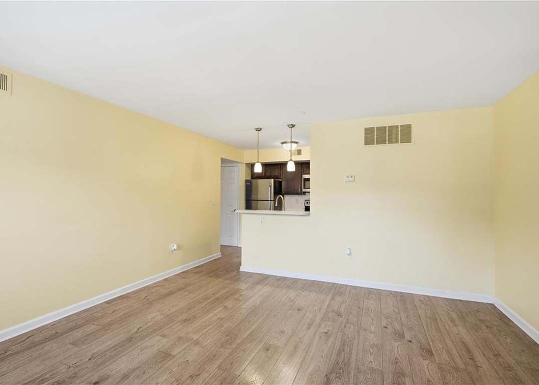 915 Washington Street — photo 8