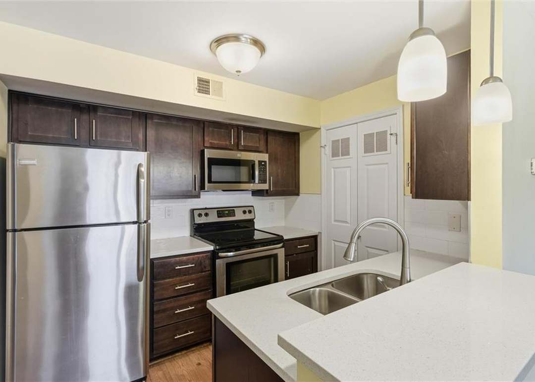 915 Washington Street — photo 12