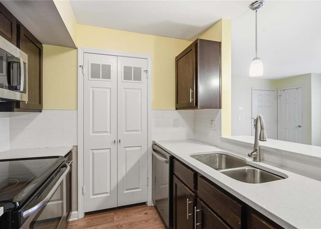 915 Washington Street — photo 14