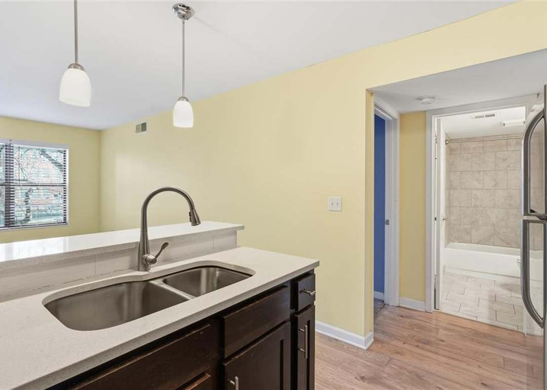 915 Washington Street — photo 15