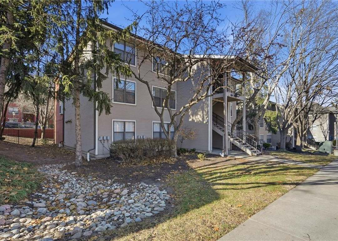 915 Washington Street — photo 23