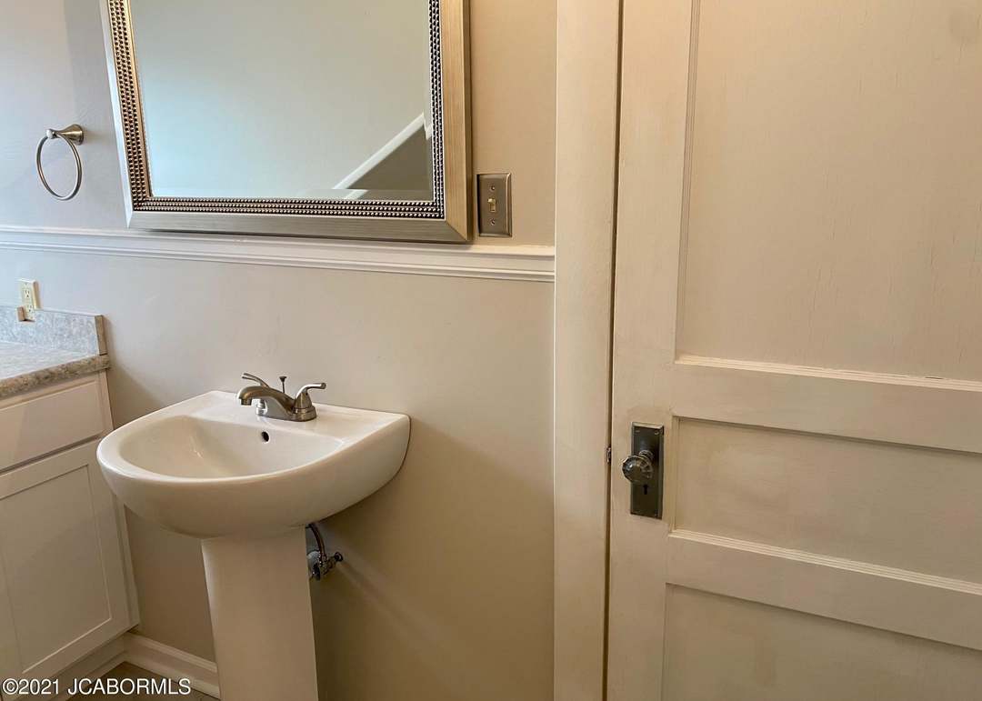 915 Washington Street — photo 23