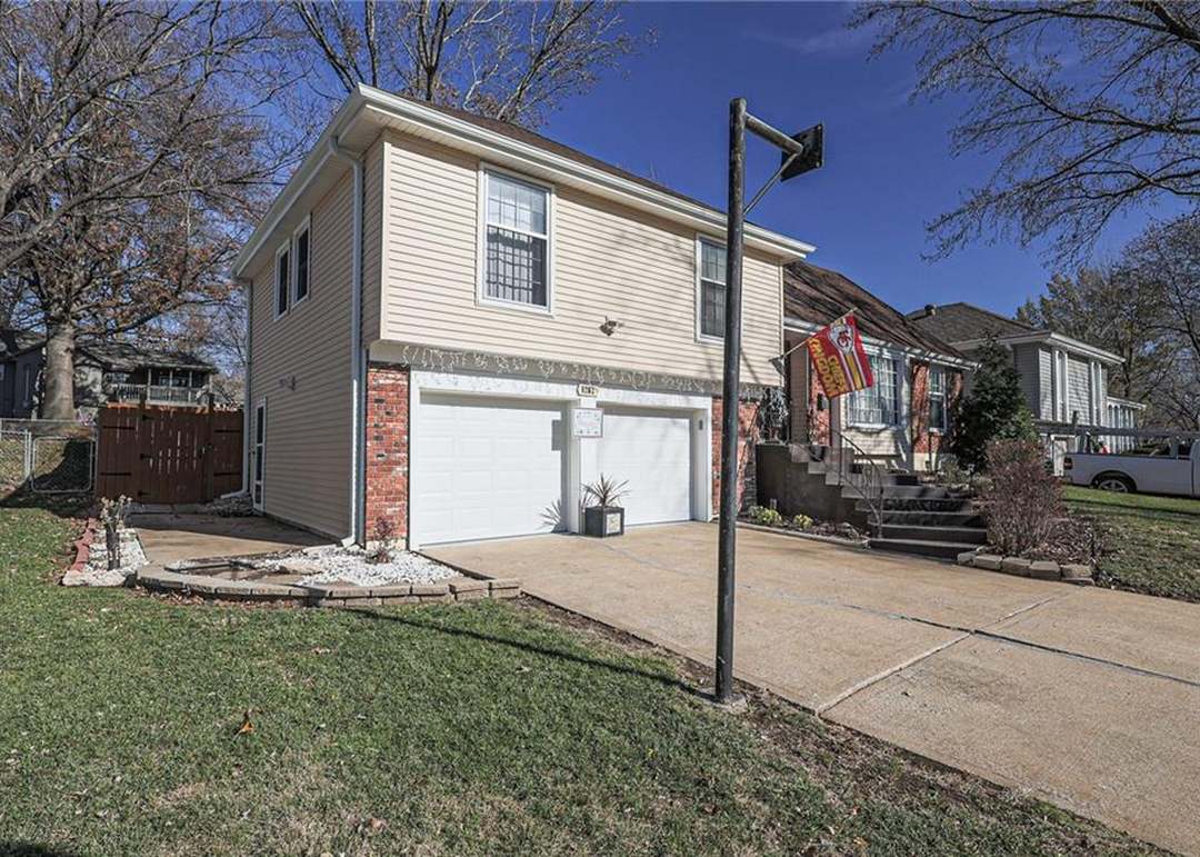 9202 W 82nd Terrace — photo 8