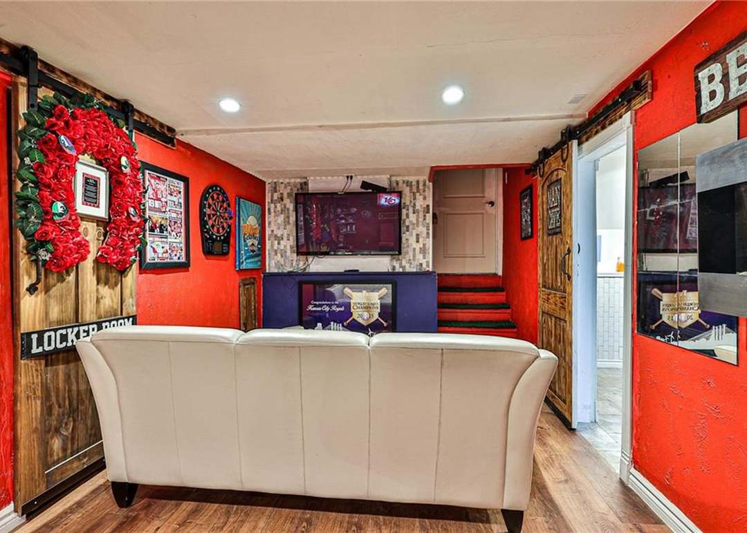 9202 W 82nd Terrace — photo 40