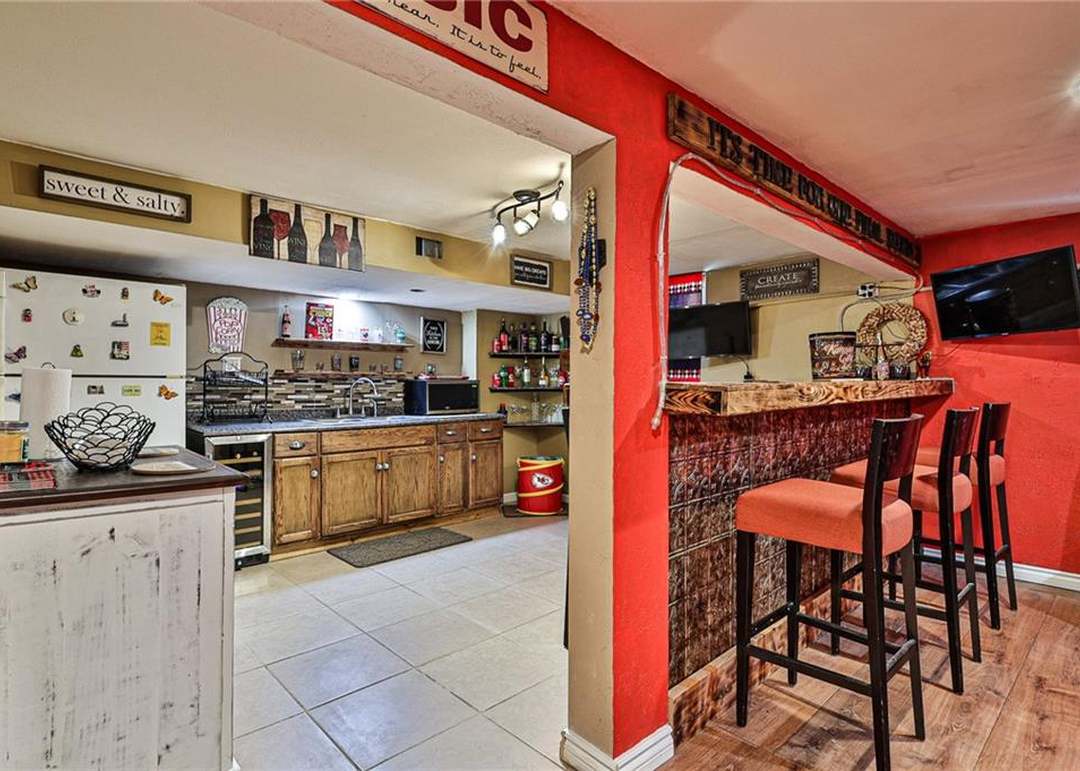 9202 W 82nd Terrace — photo 41