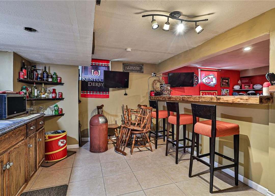 9202 W 82nd Terrace — photo 43