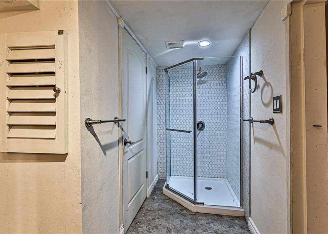 9202 W 82nd Terrace — photo 45