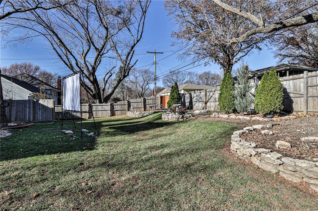 9202 W 82nd Terrace — photo 50