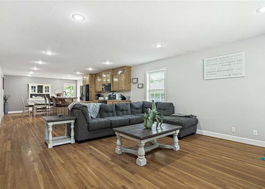 9203 Grand Avenue — photo 9