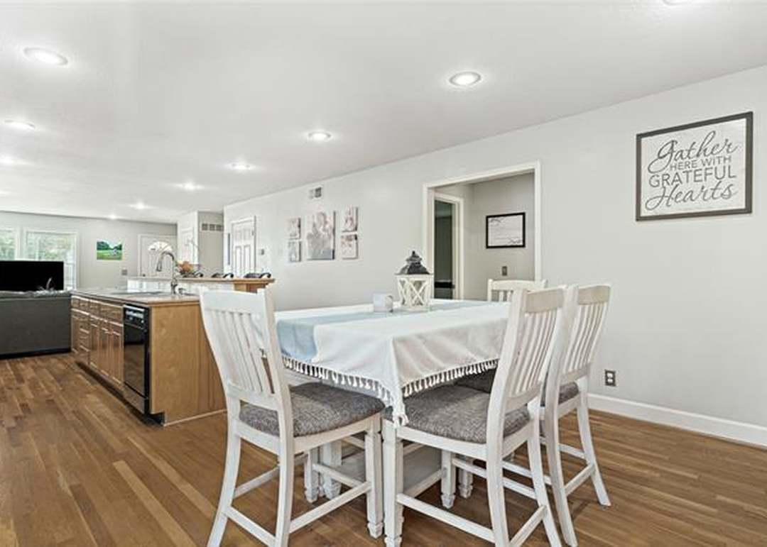 9203 Grand Avenue — photo 10
