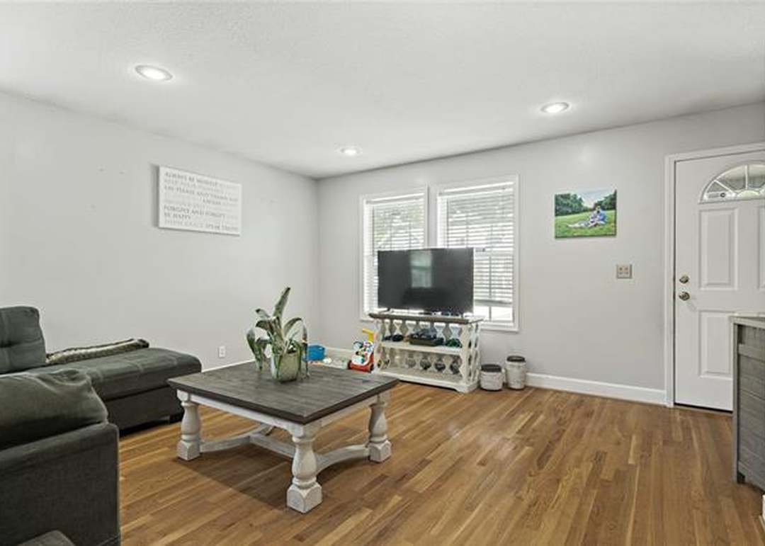 9203 Grand Avenue — photo 12