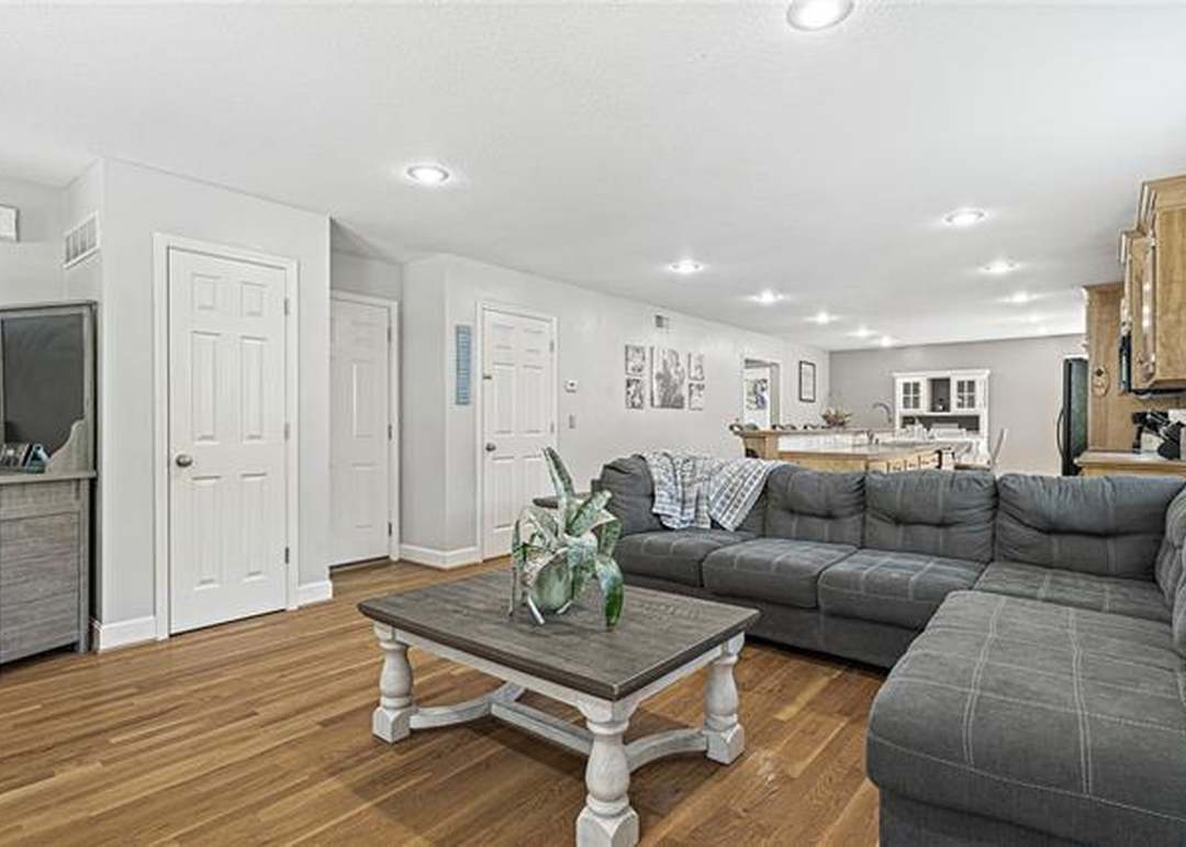 9203 Grand Avenue — photo 13