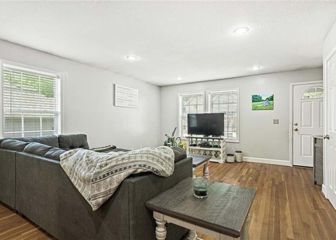 9203 Grand Avenue — photo 14