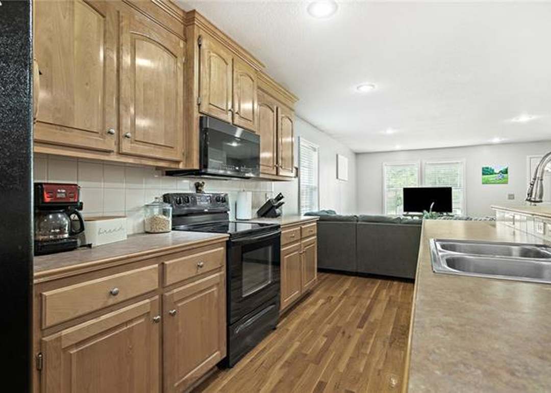 9203 Grand Avenue — photo 16