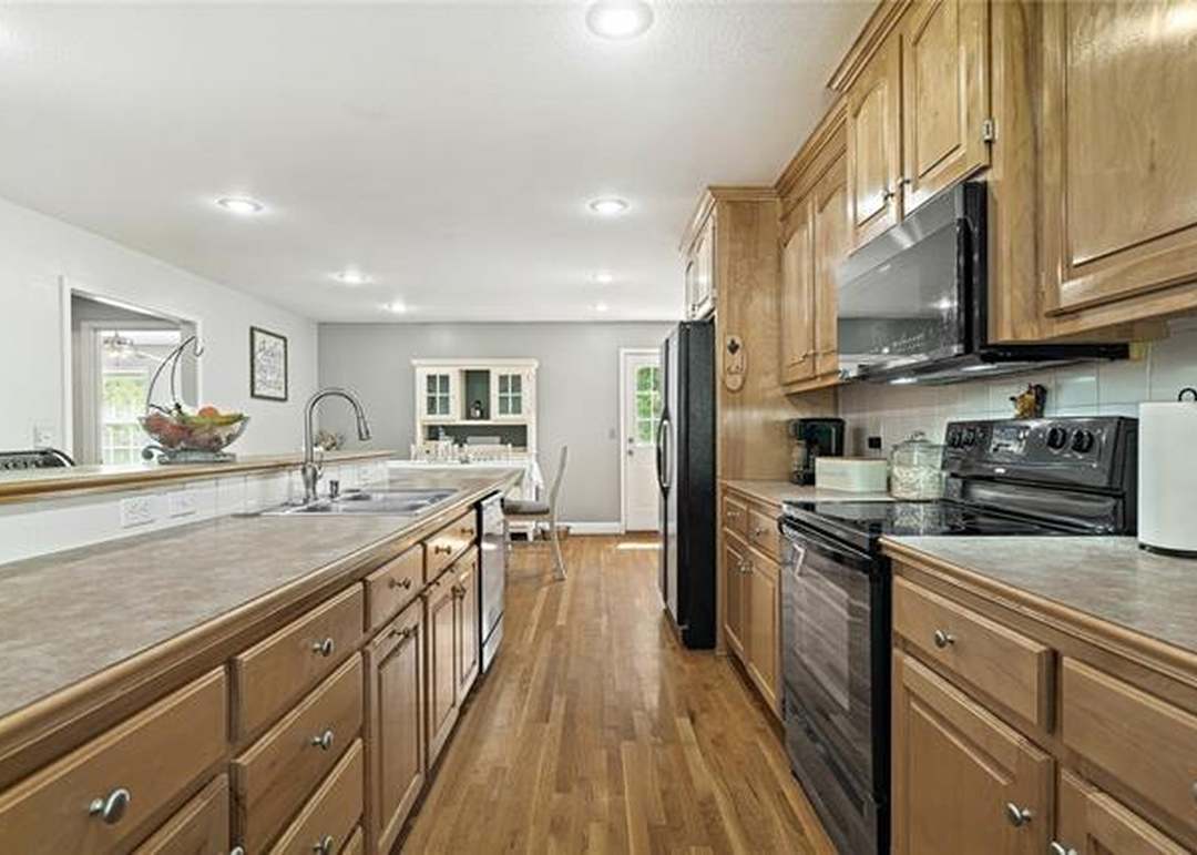 9203 Grand Avenue — photo 17